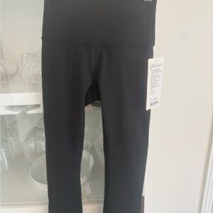 Womens Lululemon black crop Leggings